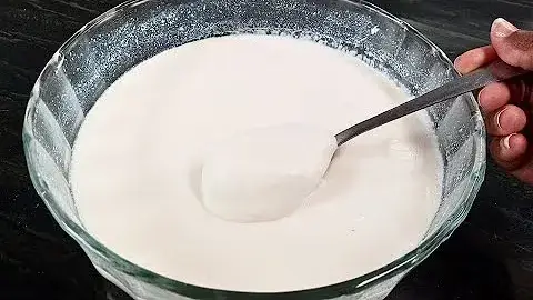 Iogurte Natural Caseiro com 2 Ingredientes: Cremoso, Fácil e que Rende Muito