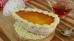 Ovo Pudim Cremoso com Casquinha de Chocolate e Crocante de Caramelo
