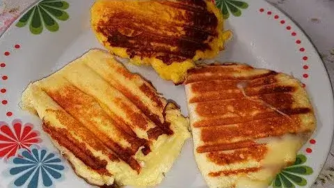Panini Low Carb de Micro-ondas: Pão rápido e prático para o café da manhã