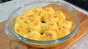 Purê Diferente com Cebola Caramelizada e Queijo ao Forno