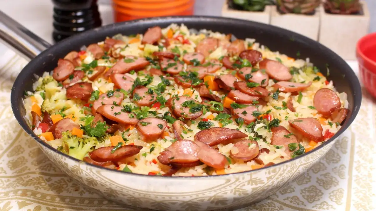 Arroz com Linguiça na Panela Só Fácil e Saboroso para o Dia a Dia