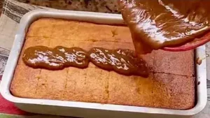 Bolo com Doce de Leite e Coco Fácil para o Café da Tarde