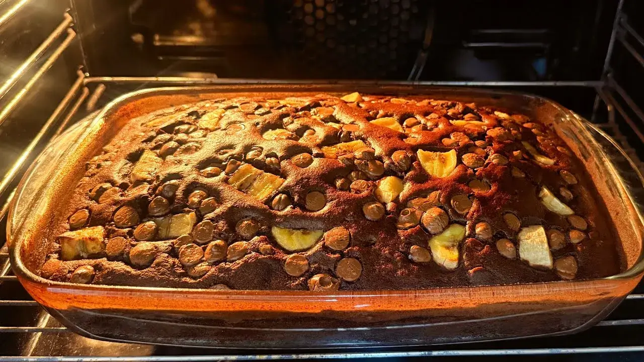 Bolo de Chocolate com Banana Super Molhadinho e Cheio de Gotas de Chocolate