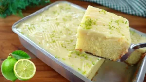 Bolo de Limão Molhadinho com Cobertura Cremosa Fácil de Fazer
