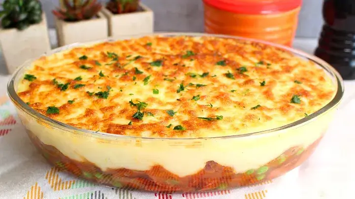 Escondidinho de Linguiça Defumada Cremoso e Fácil para o Almoço em Família