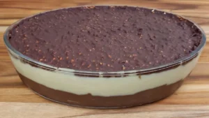 Ovo de Páscoa de Travessa Cremoso com Casquinha Crocante Fácil de Fazer