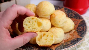 Pão de Queijo Crocante por Fora e Macio por Dentro Fácil de Fazer