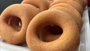 Rosquinha de Polvilho Frita com Queijo Fácil para Servir com Café