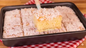 O bolo gelado de coco é uma receita prática para servir como sobremesa ou acompanhamento...