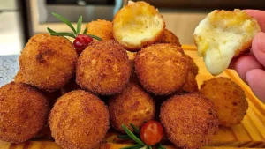 Bolinha de Queijo sem Massa com Poucos Ingredientes: Petisco Crocante e Fácil de Fazer