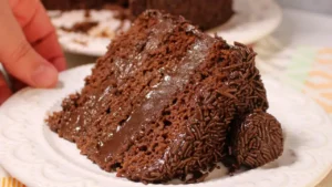 O bolo brigadeiro de camadas é uma sobremesa feita para quem gosta de um bolo...