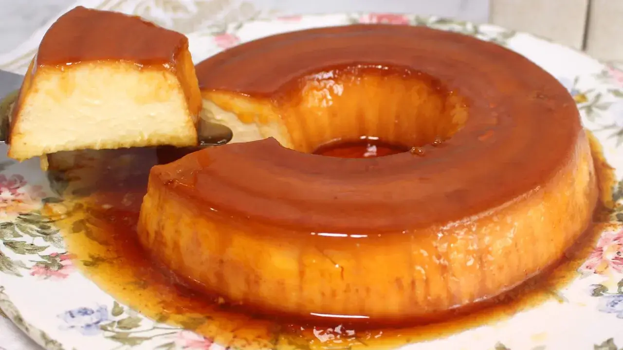 Pudim de Queijo Cremoso com Calda Caramelizada Feito na Panela